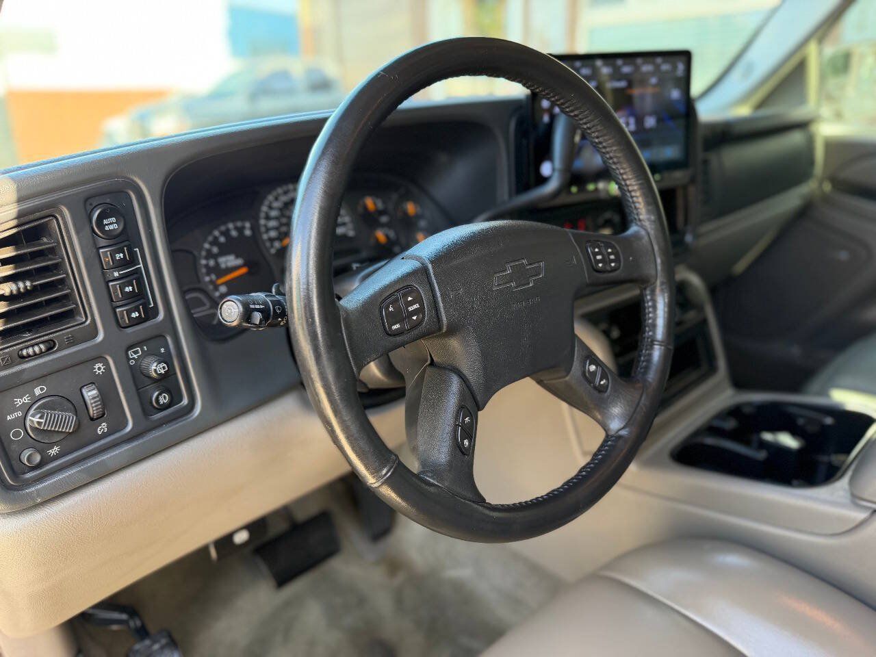 Used 2004 Chevrolet Tahoe Z71 w/ Z71 Preferred Equipment Group AWD/4WD image 18
