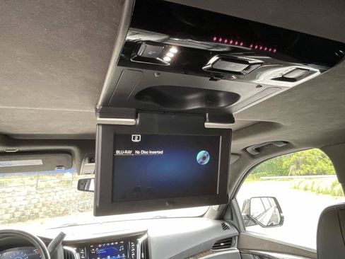 Used 2016 Cadillac Escalade Platinum AWD/4WD image 13