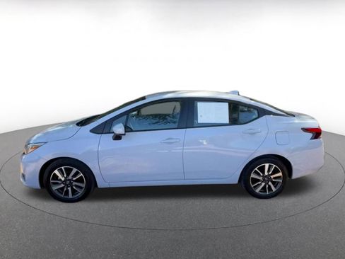 Used 2025 Nissan Versa SV image 9