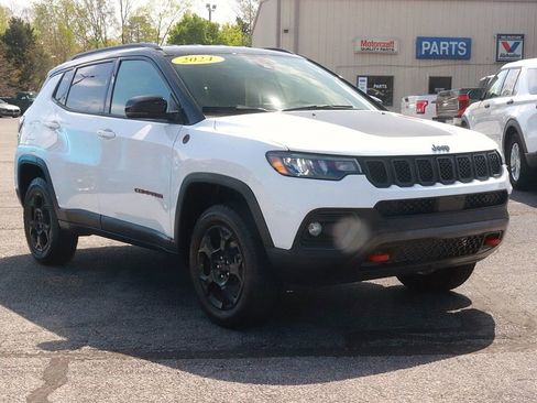 Used 2024 Jeep Compass Trailhawk w/ Trailhawk Convenience Group image 3