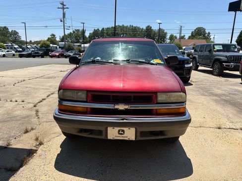 Used 2002 Chevrolet Blazer LS w/ Preferred Equipment Group AWD/4WD image 2