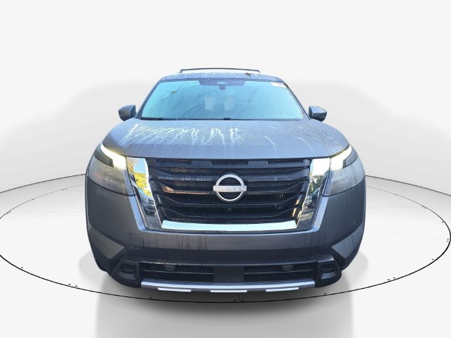 Used 2025 Nissan Pathfinder Platinum FWD image 11