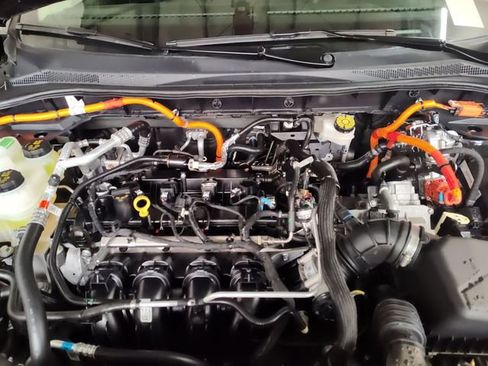 Used 2025 Ford Escape SE image 13