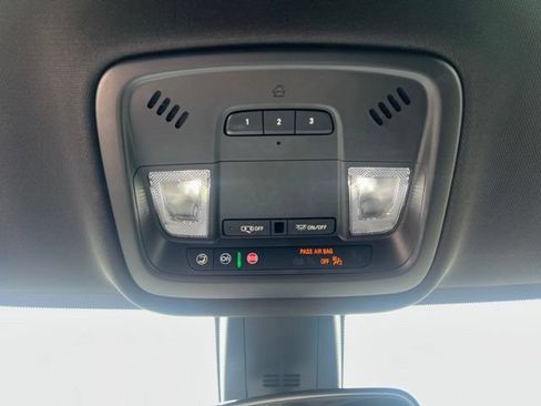 Used 2023 Chevrolet Traverse LT AWD/4WD image 32
