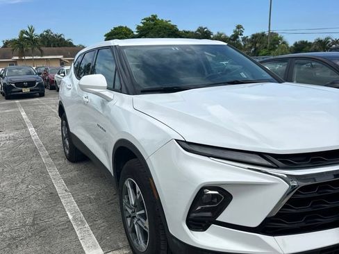 Used 2025 Chevrolet Blazer LT FWD image 3