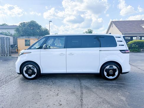 Used 2025 Volkswagen ID. Buzz Pro S RWD image 12