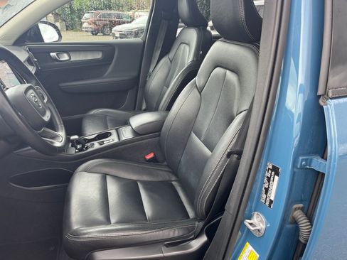 Used 2024 Volvo XC40 B5 Core AWD/4WD image 28