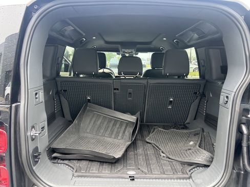 Certified 2023 Land Rover Defender 110 X-Dynamic SE AWD/4WD image 32
