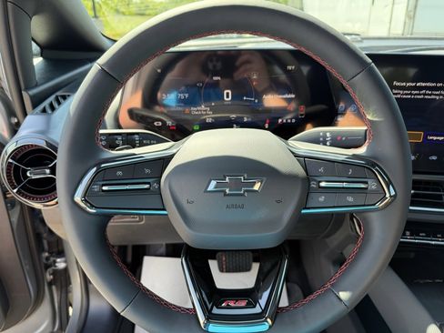 New 2025 Chevrolet Equinox EV RS image 15