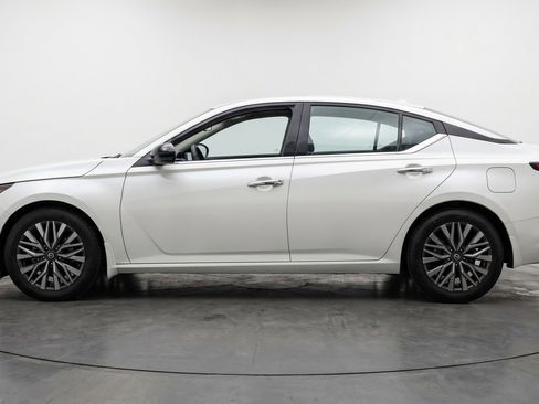 Used 2025 Nissan Altima 2.5 SV FWD image 5
