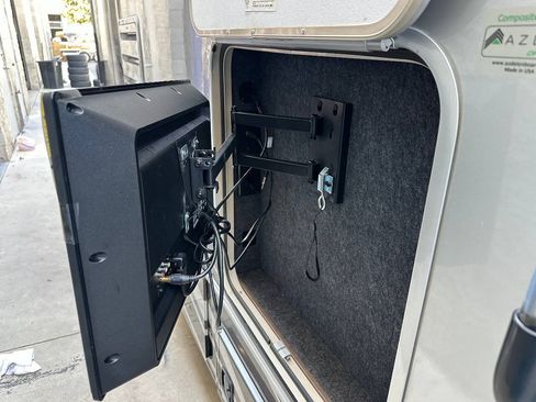 Used 2017 Mercedes-Benz Sprinter 3500 image 31
