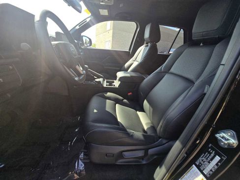 Used 2025 Toyota 4Runner SR5 AWD/4WD image 23