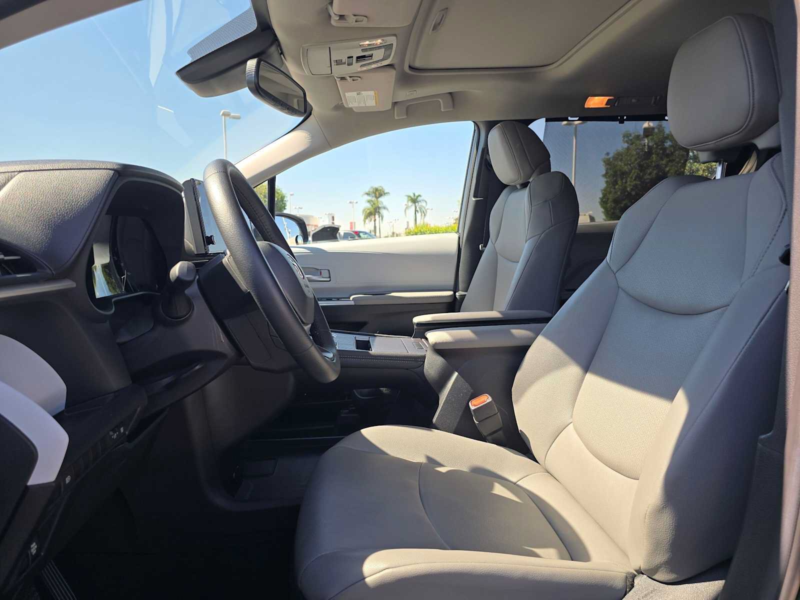 Certified 2026 Toyota Sienna XLE FWD image 23