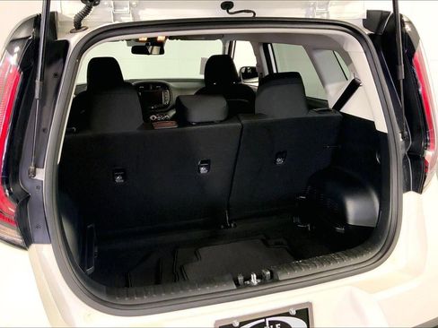 Used 2025 Kia Soul LX image 4