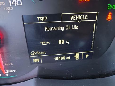 Used 2022 Chevrolet Trax LT w/ LT Convenience Package image 32