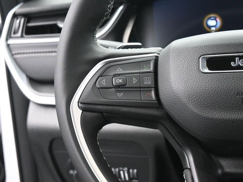 New 2025 Jeep Grand Cherokee Altitude image 30