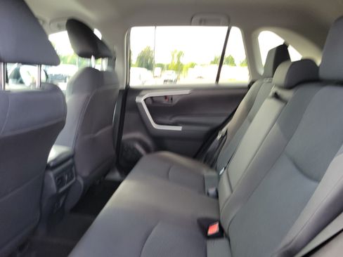 Used 2022 Toyota RAV4 LE AWD/4WD image 11