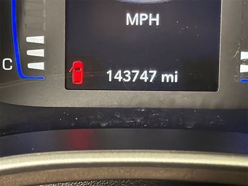 Used 2018 Chrysler Pacifica Touring-L image 26