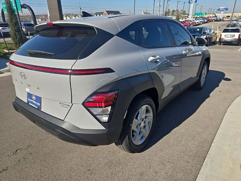 New 2026 Hyundai Kona SE image 8