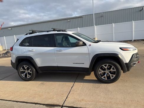 Used 2016 Jeep Cherokee Trailhawk w/ Comfort/Convenience Group image 5