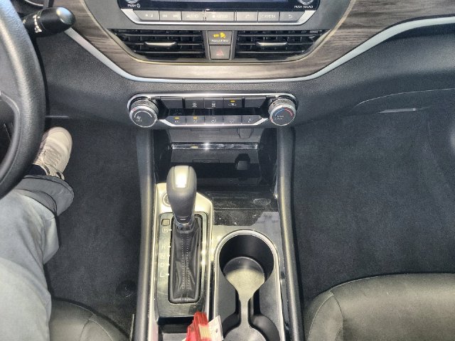Used 2024 Nissan Altima 2.5 SV FWD image 19