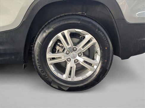 Used 2024 GMC Terrain SLE image 23