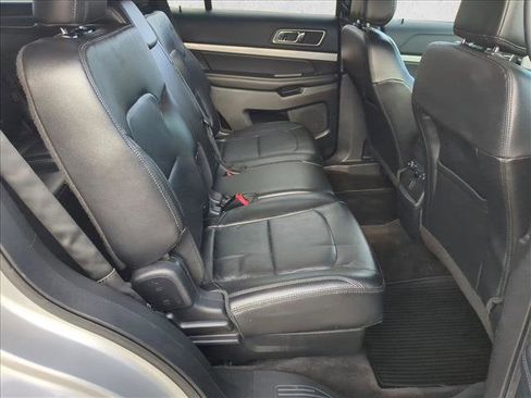 Used 2016 Ford Explorer XLT w/ Equipment Group 202A image 21