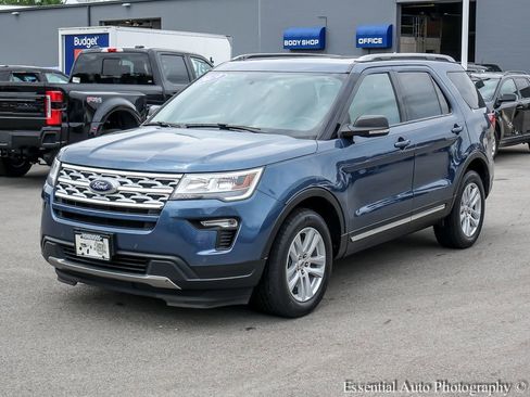 Used 2019 Ford Explorer XLT w/ Equipment Group 202A AWD/4WD image 3