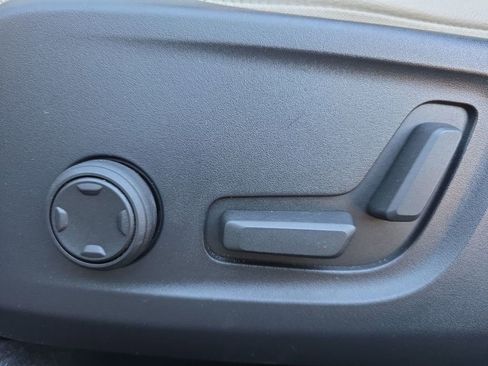 Certified 2023 Volvo XC40 B5 Plus w/ Driver Assist Package image 31