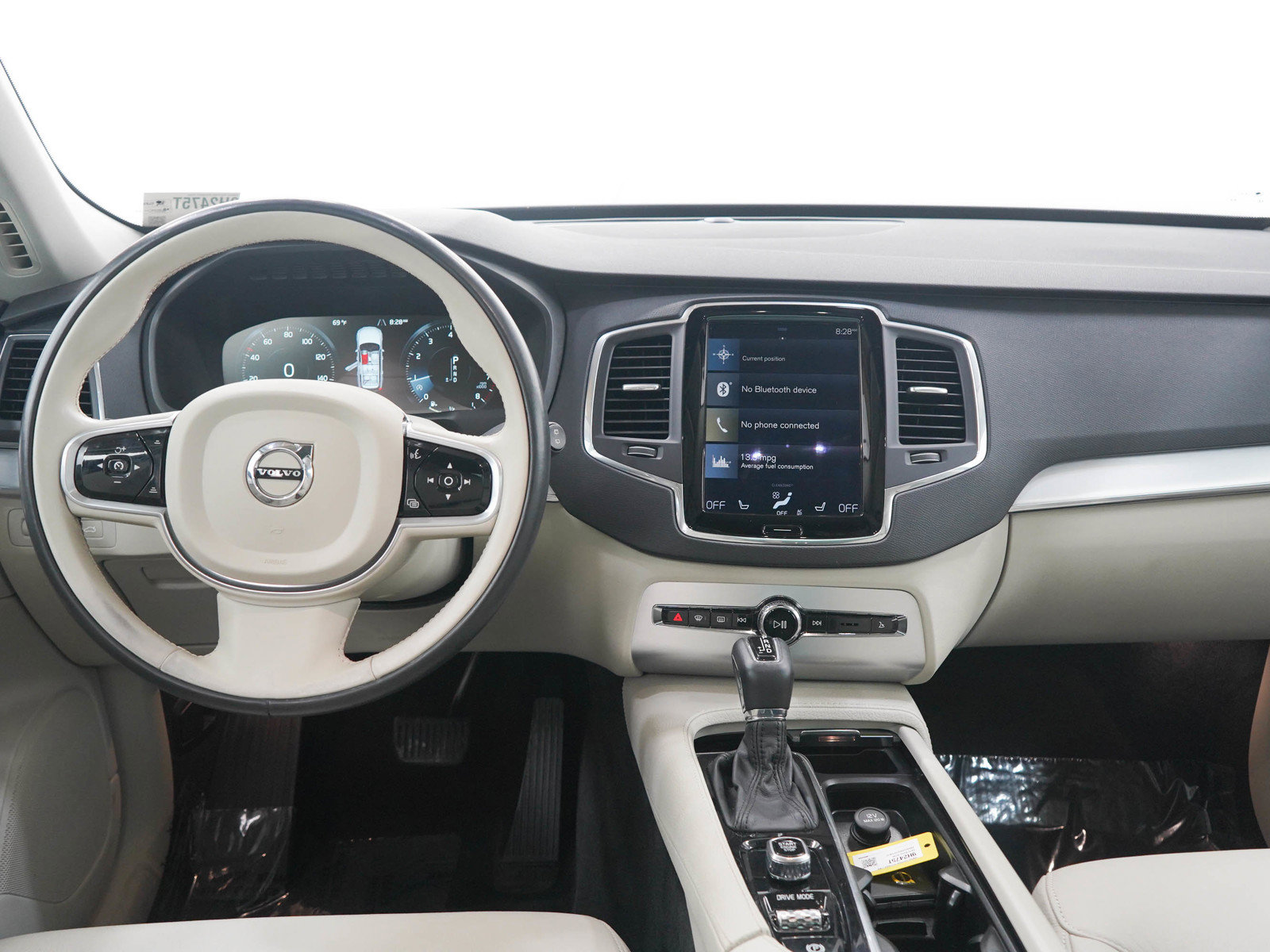 Used 2018 Volvo XC90 T6 Momentum w/ Convenience Package AWD/4WD image 17