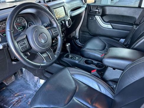 Used 2017 Jeep Wrangler Unlimited Sahara w/ Connectivity Group image 11