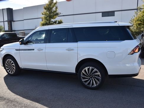 New 2025 Lincoln Navigator L Black Label image 10