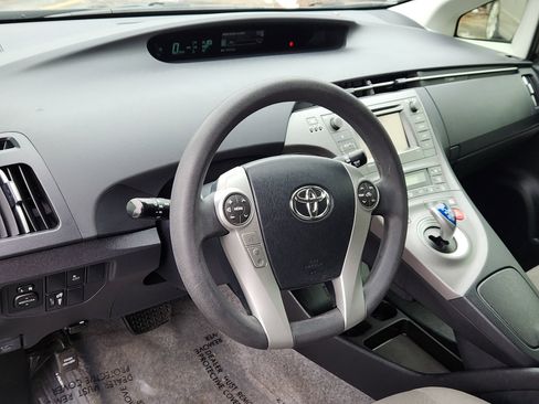 Used 2015 Toyota Prius Three image 11