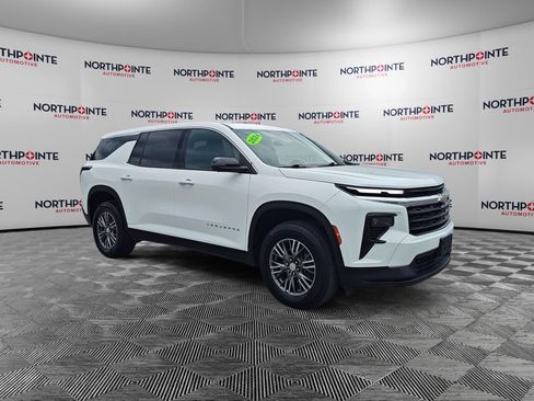 Used 2024 Chevrolet Traverse LS FWD image 1