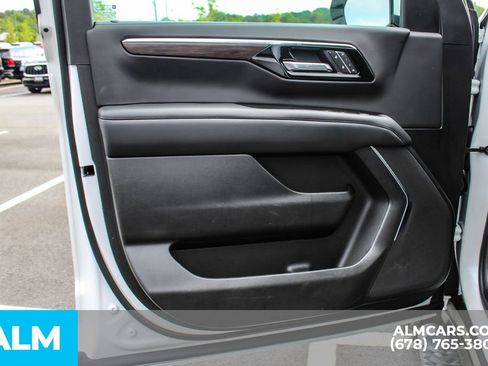 Used 2025 Chevrolet Suburban Z71 AWD/4WD image 40