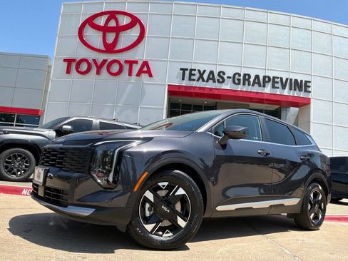 Used 2026 Kia Sportage LX FWD image 2