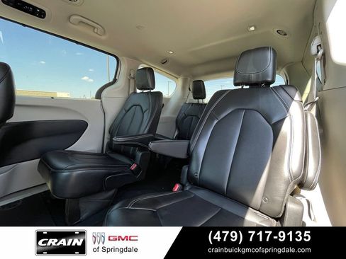 Used 2024 Chrysler Pacifica Touring-L FWD image 25