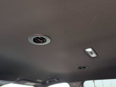 Certified 2025 Chevrolet Traverse LT FWD image 30