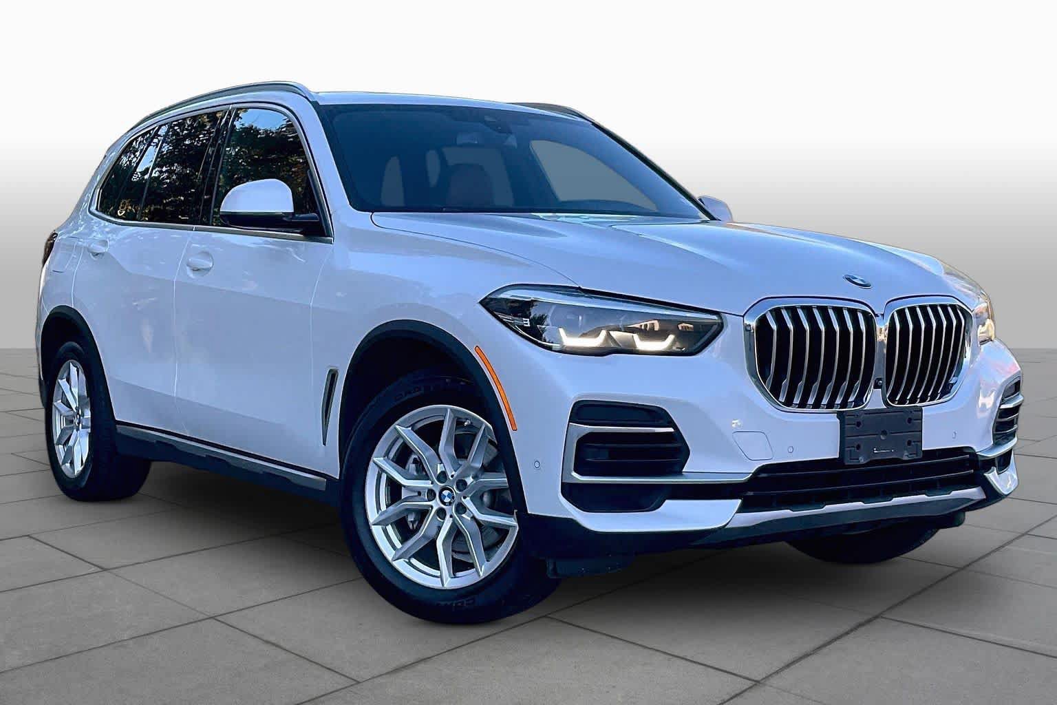 Used 2022 BMW X5 xDrive40i w/ Luxury Seating Package AWD/4WD image 2