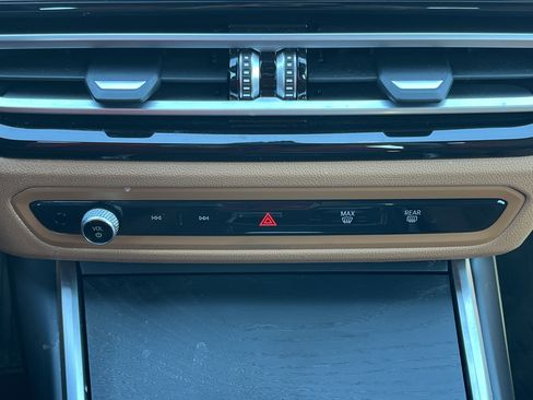 Used 2024 BMW 330i Sedan w/ Convenience Package image 6