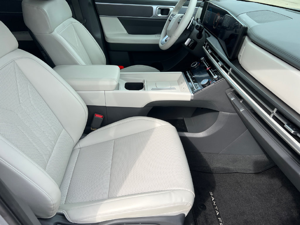 Used 2025 Hyundai Santa Fe SEL FWD image 7