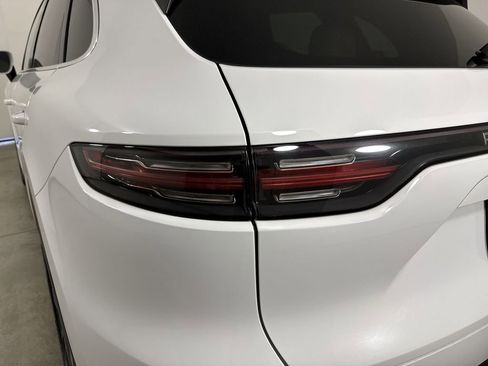 Certified 2023 Porsche Cayenne AWD/4WD image 18