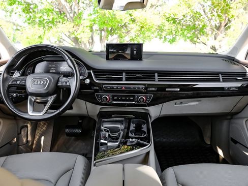 Used 2018 Audi Q7 3.0T Prestige image 17