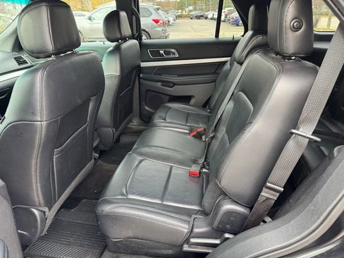 Used 2016 Ford Explorer XLT w/ Equipment Group 202A image 7