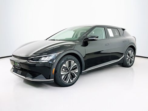Used 2024 Kia EV6 Light AWD/4WD image 3
