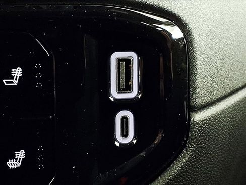 New 2026 GMC Sierra 1500 SLE w/ Preferred Package image 14