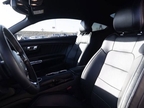 Used 2017 Ford Mustang Premium image 12