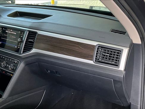 Used 2021 Volkswagen Atlas SE FWD image 18