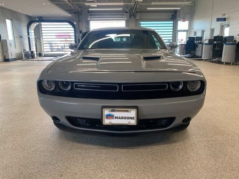 Used 2022 Dodge Challenger SXT RWD image 2