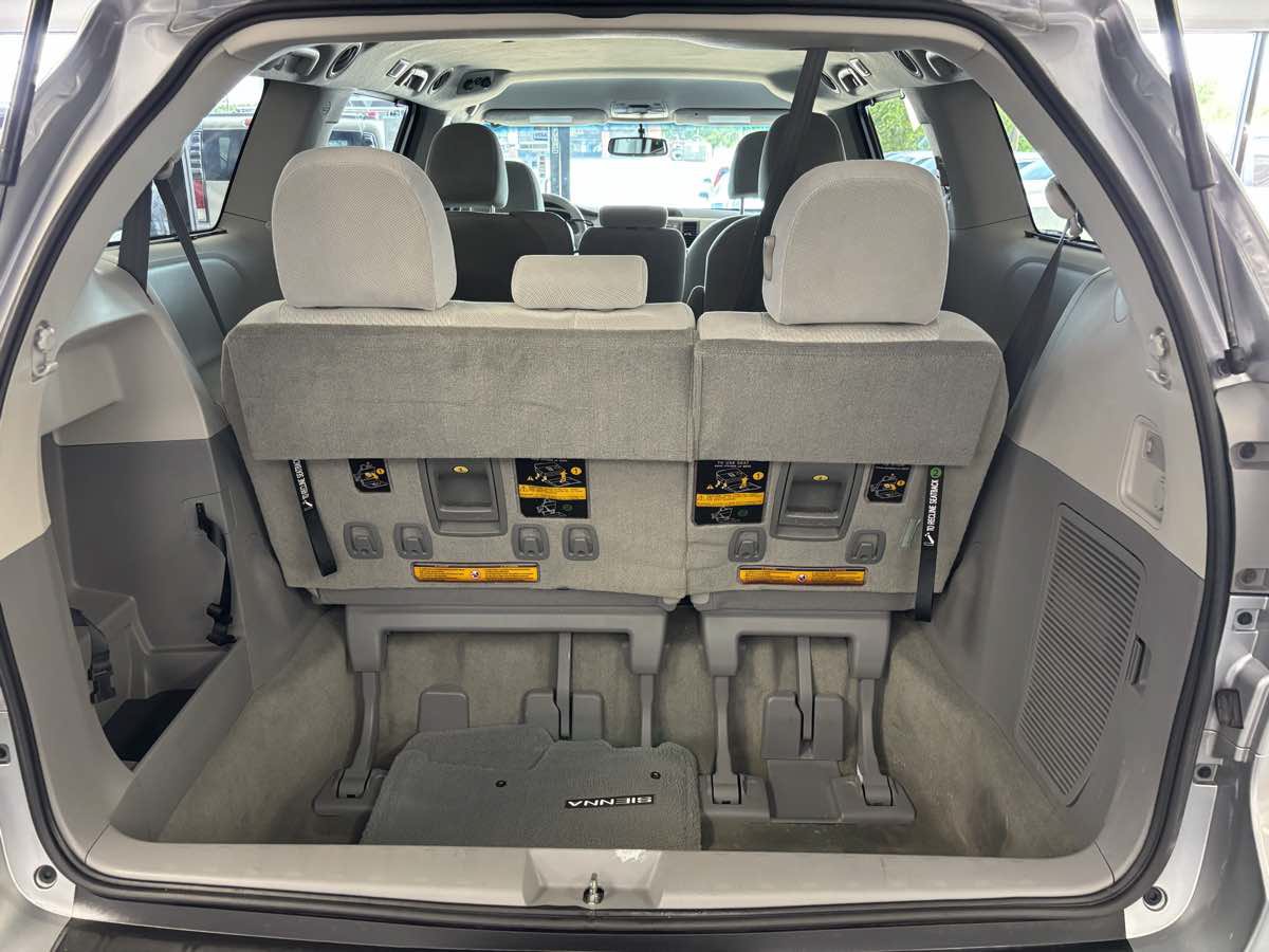 Used 2011 Toyota Sienna LE FWD image 22